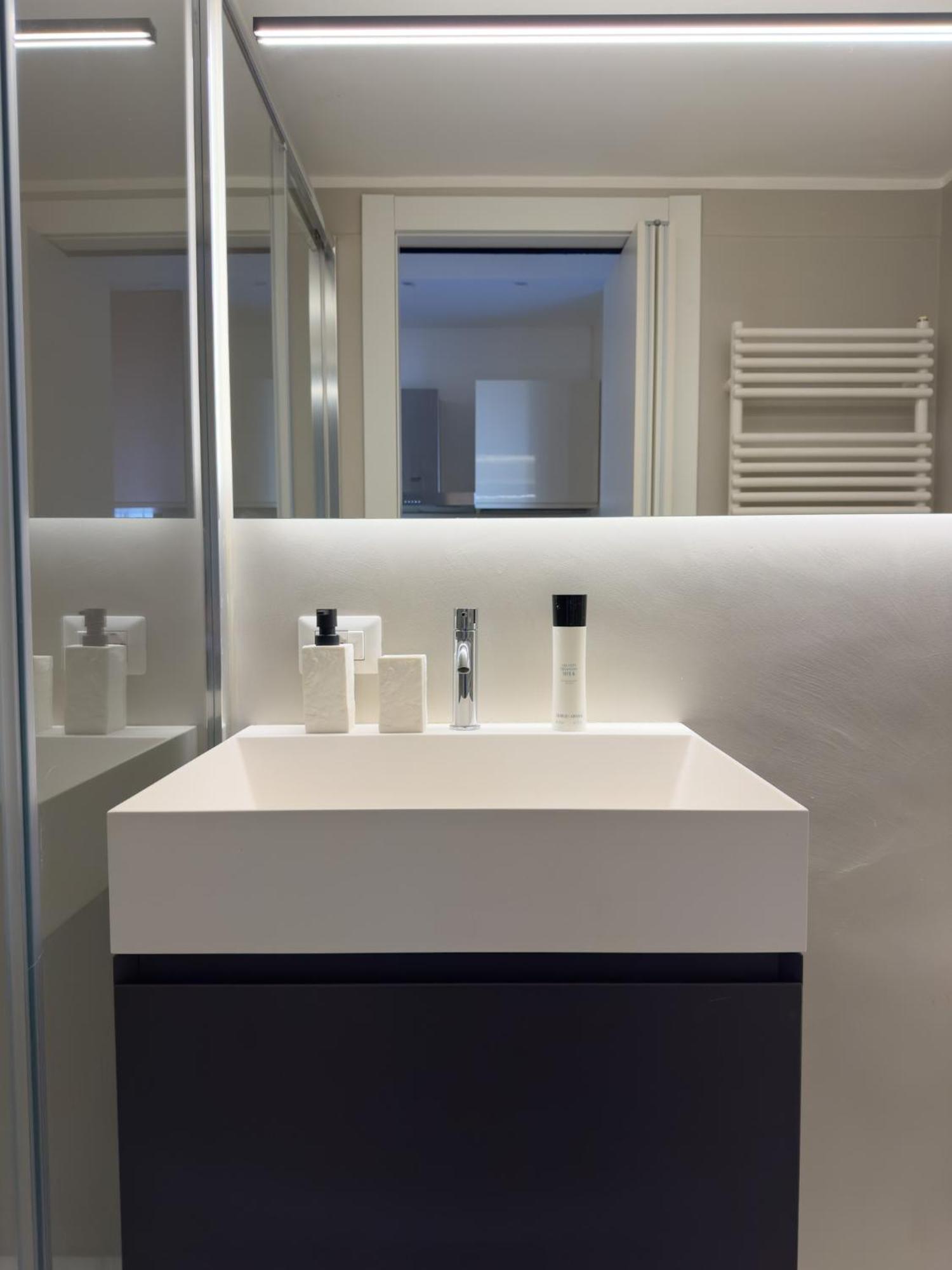 The Boutique - In The Heart Of Via Paolo Sarpi Milão